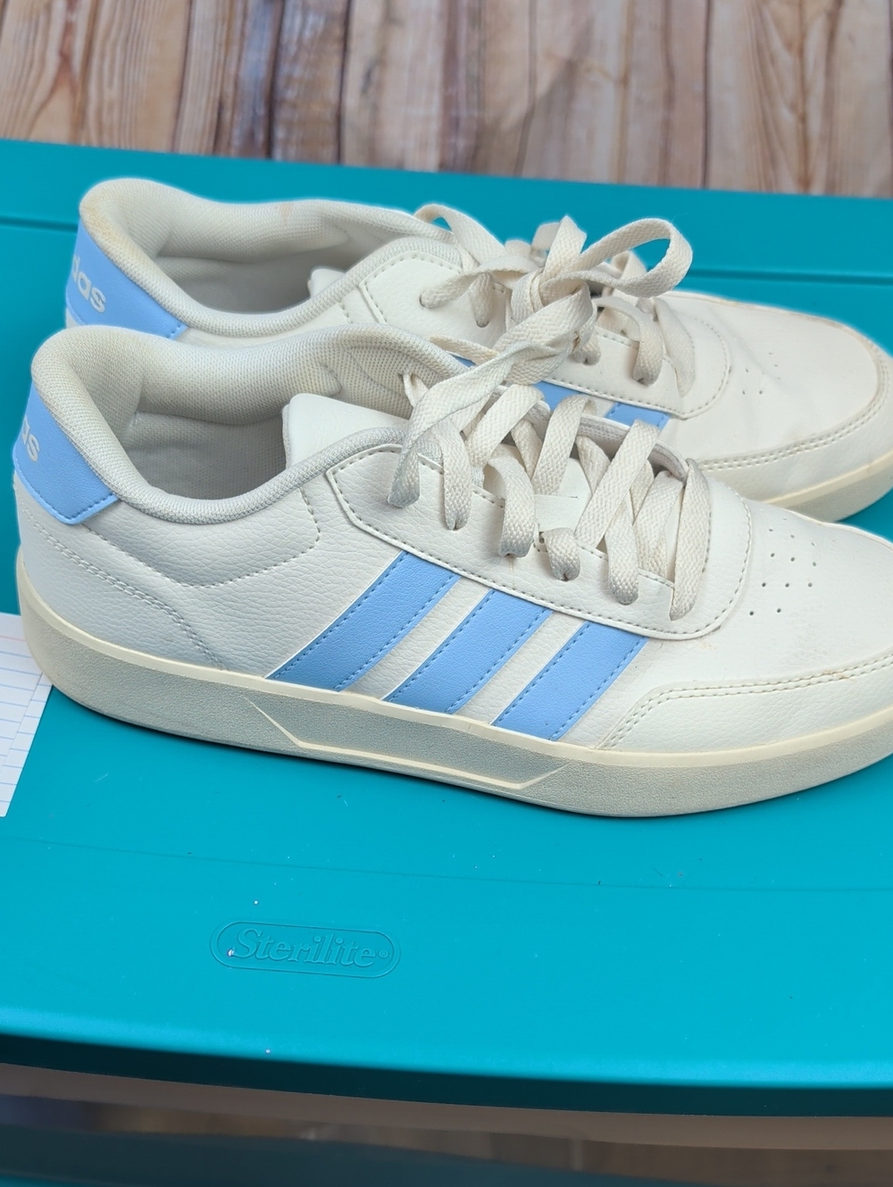 Adidas Cream & Light Blue Casual Sneakers 9.5